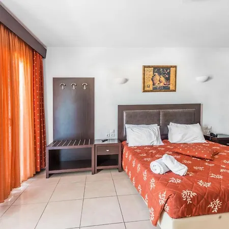 Giannoulaki מלון 4*